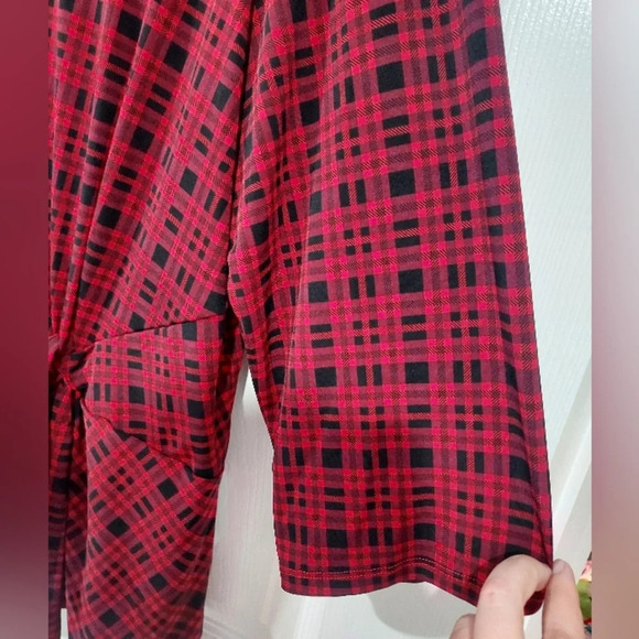 Liz Claiborne Red and Black Plaid 3/4 Sleeve Blouse in Size 1X - Picture 7 of 9